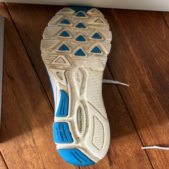 Saucony Running shoes. - Picture 2 of 8